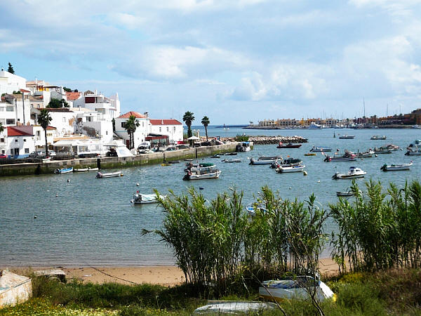 De haven van Ferragudo, Algarve, Portugal