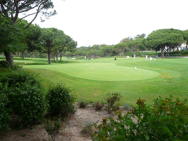 Een mooie golfbaan in de Algarve