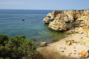 Praia da Marinha bij Benagil en Carvoeiro. Graits parkeren