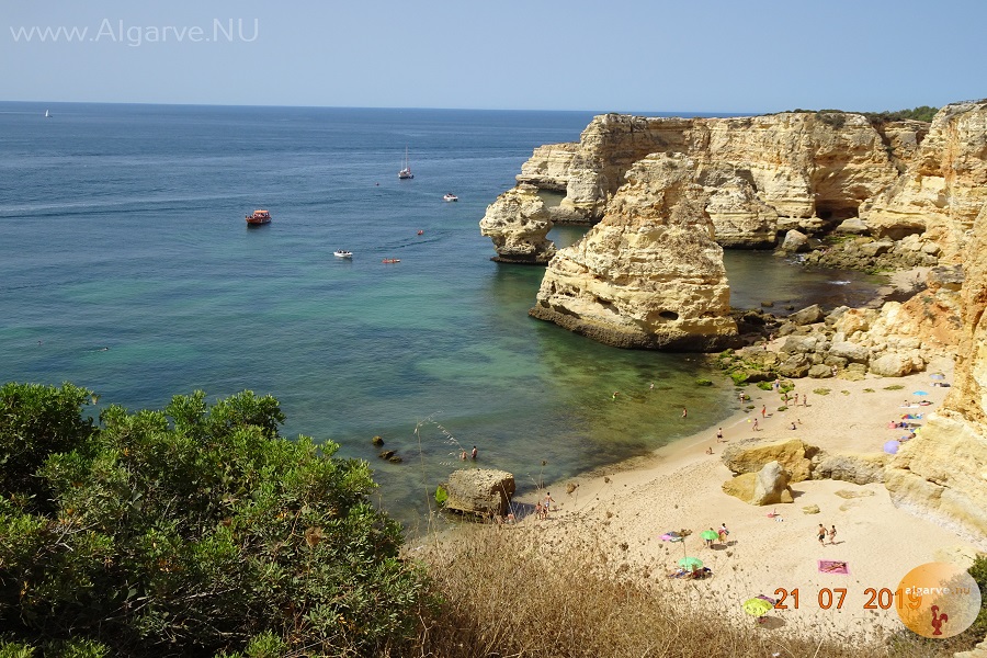 Praia da Marinha bij Benagil en Carvoeiro. Graits parkeren