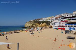 Carvoeiro strand. 5 minuten lopen vanaf uw vakantiehuis in de Algarve
