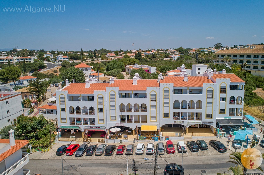 Edifio Aurora Mar, Winkeltjes, restaurants en slechts 24 woonunits.