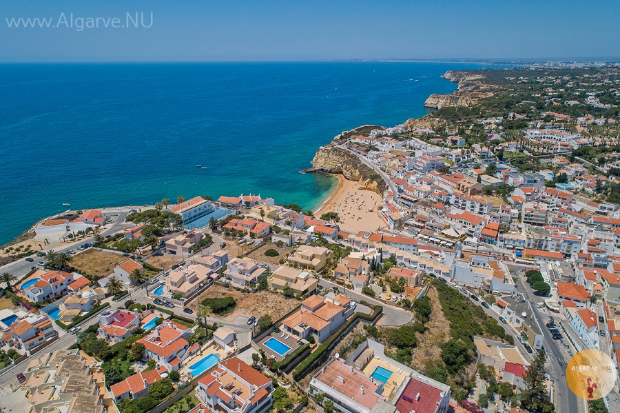 Luchtfoto strand Carvoeiro-Lagoa
